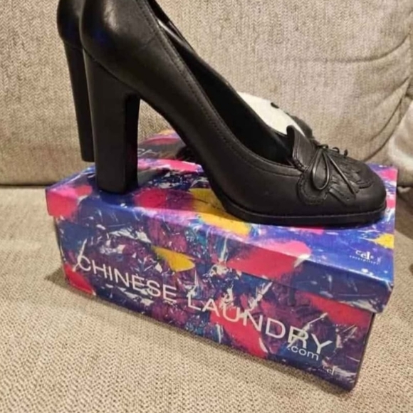 New Woman's size 9 Chinese laundry heels (Upper leather) - Picture 1 of 6